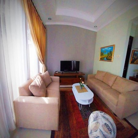 Gated 3Br Residence - 10 Mins From Malioboro Γιογκιακάρτα Εξωτερικό φωτογραφία
