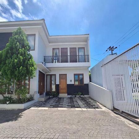 Gated 3Br Residence - 10 Mins From Malioboro Γιογκιακάρτα Εξωτερικό φωτογραφία
