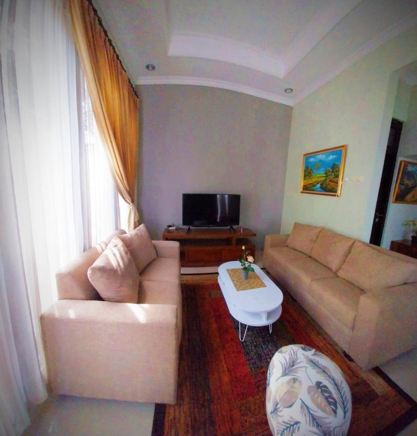 Gated 3Br Residence - 10 Mins From Malioboro Γιογκιακάρτα Εξωτερικό φωτογραφία